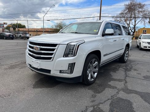 Used 2017 Cadillac Escalade ESV Premium Luxury image 7