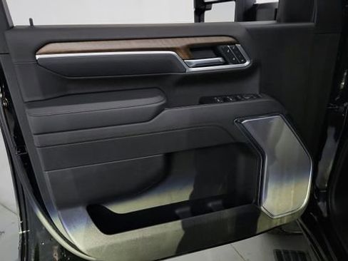 Used 2025 Chevrolet Silverado 2500 High Country w/ Midnight Edition image 12