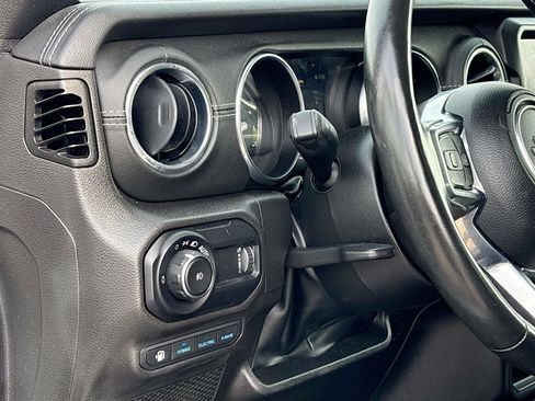 Used 2023 Jeep Wrangler Unlimited Sahara w/ Cold Weather Group AWD/4WD image 10