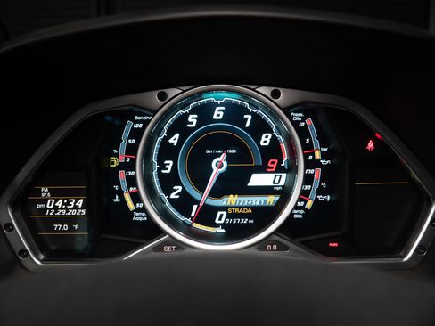 Used 2015 Lamborghini Aventador LP 700-4 image 24