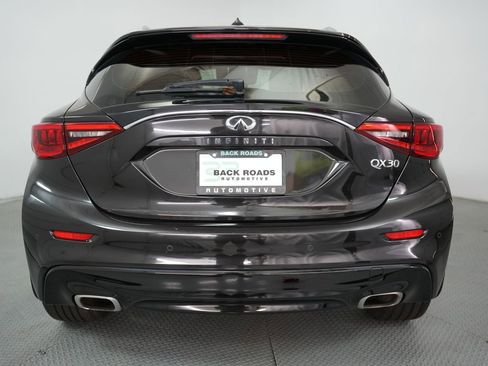 Used 2019 INFINITI QX30 w/ Navigation Package image 8