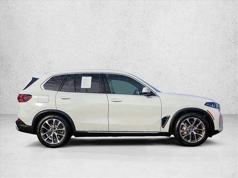 Used 2024 BMW X5 xDrive50e image 4