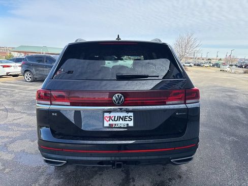 Used 2025 Volkswagen Atlas SE AWD/4WD image 4