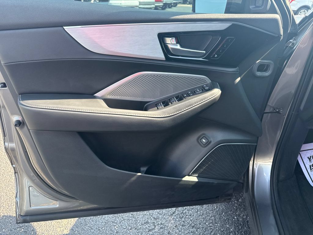 Used 2024 Acura MDX w/ Technology Package FWD image 12