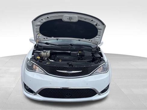 Used 2018 Chrysler Pacifica Touring-L Plus w/ Advanced Safetytec Group image 40