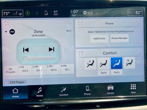 Used 2024 Chrysler Pacifica Touring-L FWD image 12