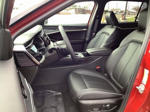 Used 2025 Jeep Wagoneer S Limited image 8