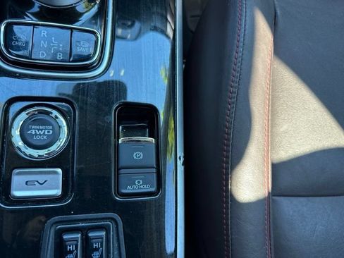 Used 2018 Mitsubishi Outlander SEL AWD/4WD image 35