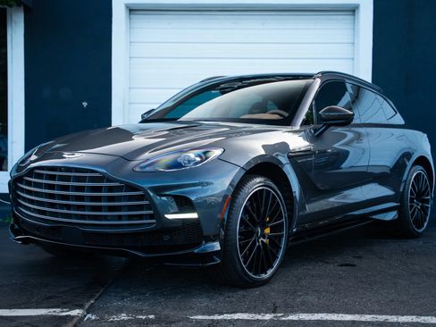 Used 2023 Aston Martin DBX 707 AWD/4WD image 3