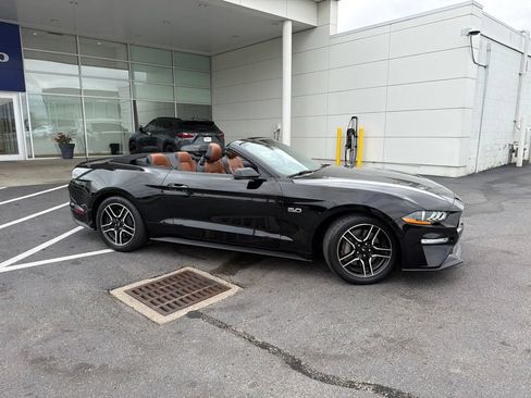 Used 2018 Ford Mustang GT Premium RWD image 2