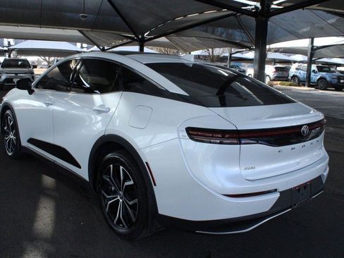 Used 2023 Toyota Crown Limited image 15