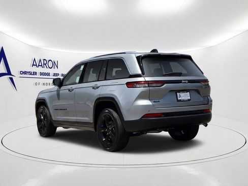 Used 2023 Jeep Grand Cherokee Altitude AWD/4WD image 7