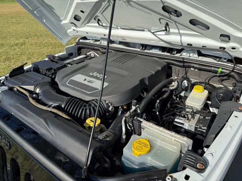 Used 2014 Jeep Wrangler Unlimited Sport image 53