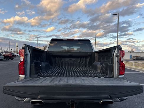 Used 2022 Chevrolet Silverado 1500 LT w/ Z71 Off-Road Package image 23