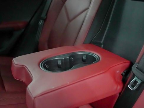 Used 2025 Porsche Macan image 19