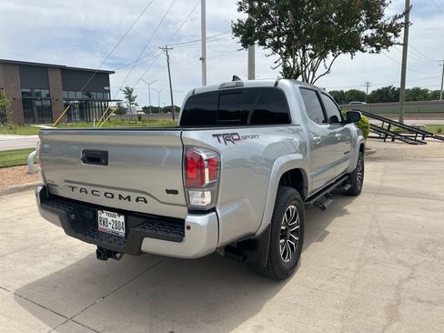 Used 2022 Toyota Tacoma TRD Sport w/ Technology Package RWD image 5