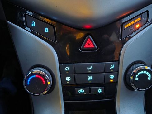 Used 2013 Chevrolet Cruze LS image 15