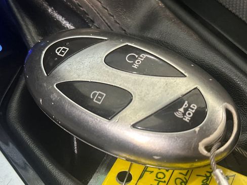 Used 2024 Hyundai Elantra SEL FWD image 25
