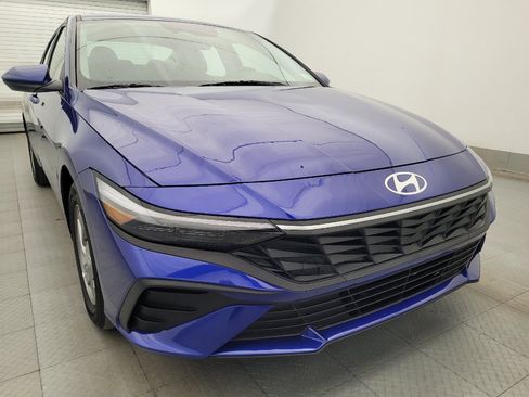 Used 2025 Hyundai Elantra SE FWD image 13