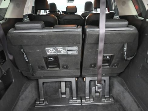 Used 2022 Kia Carnival EX FWD image 12