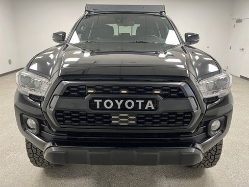 Used 2021 Toyota Tacoma TRD Off-Road image 3