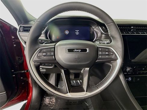 Used 2023 Jeep Grand Cherokee L Laredo image 11