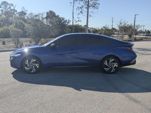 Used 2025 Hyundai Elantra Sport image 8