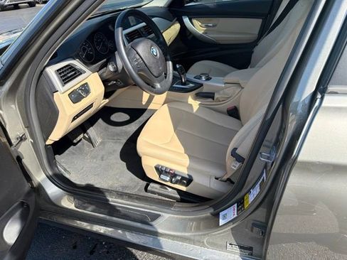 Used 2018 BMW 320i xDrive Sedan w/ Premium Package AWD/4WD image 11