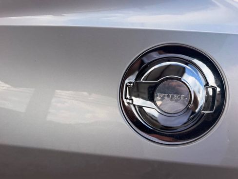 Used 2010 Dodge Challenger SE RWD image 21