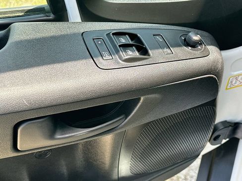 Used 2025 RAM ProMaster 2500 w/ Convenience Group FWD image 17