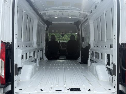 Used 2024 Ford Transit 250 148 Medium Roof RWD image 7