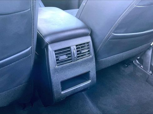 Used 2024 Mitsubishi Outlander SE Black Edition image 10