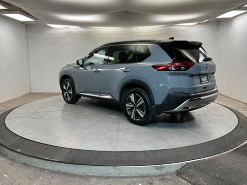 Used 2023 Nissan Rogue Platinum image 3