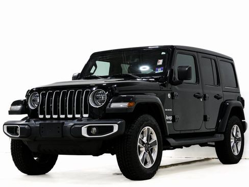 Used 2019 Jeep Wrangler Unlimited Sahara image 3