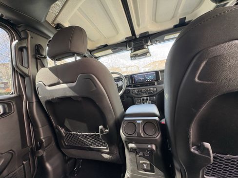 Used 2025 Jeep Wrangler Rubicon w/ Safety Group image 24