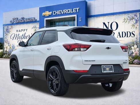 New 2026 Chevrolet TrailBlazer LT w/ Midnight Edition FWD image 4