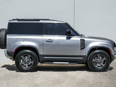 Used 2022 Land Rover Defender 90 image 7