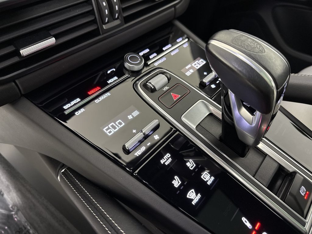 Certified 2023 Porsche Cayenne Turbo AWD/4WD image 30