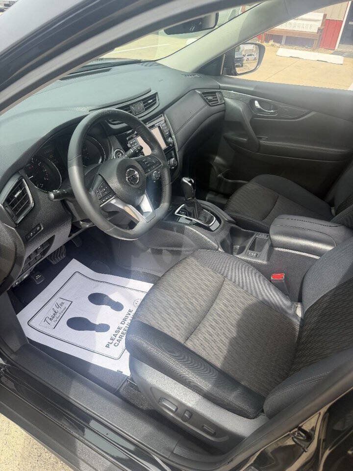Used 2017 Nissan Rogue SV w/ SV Premium Package FWD image 19