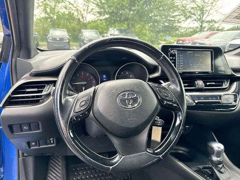 Used 2018 Toyota C-HR XLE FWD image 11