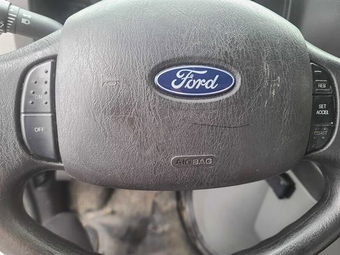 Used 2018 Ford E-350 and Econoline 350 Super Duty image 19