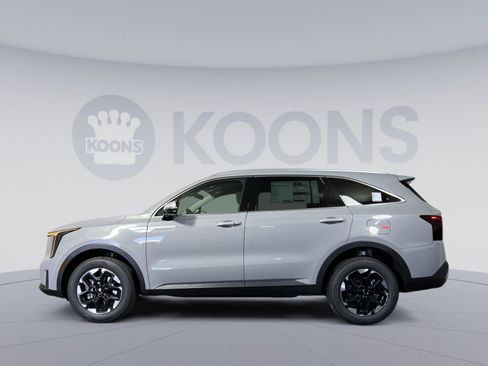 New 2026 Kia Sorento S image 2