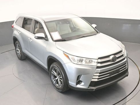 Used 2019 Toyota Highlander LE image 51