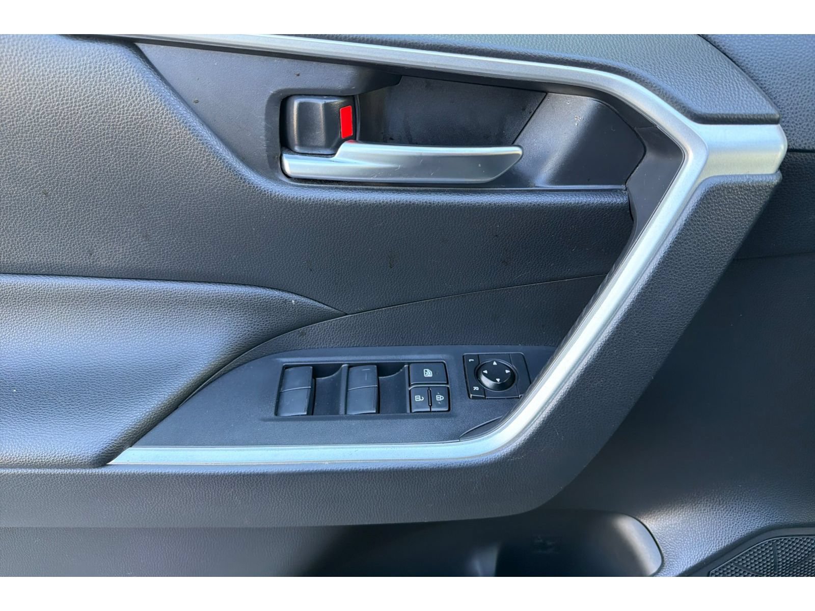 Used 2019 Toyota RAV4 XLE w/ Convenience Package AWD/4WD image 11