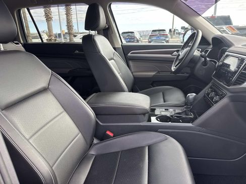 Used 2023 Volkswagen Atlas SE w/ Black Wheel Package image 12