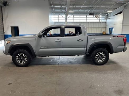 Used 2019 Toyota Tacoma TRD Off-Road AWD/4WD image 6