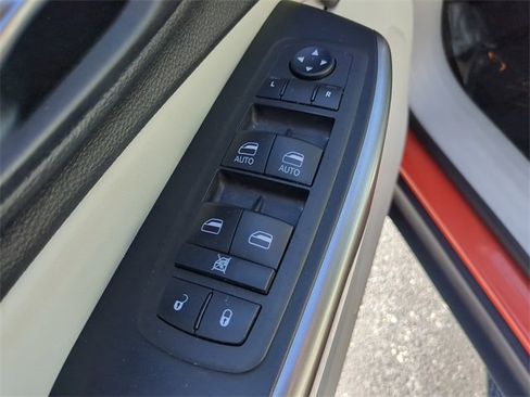 Used 2021 Jeep Cherokee Latitude Lux w/ Comfort/Convenience Group image 21