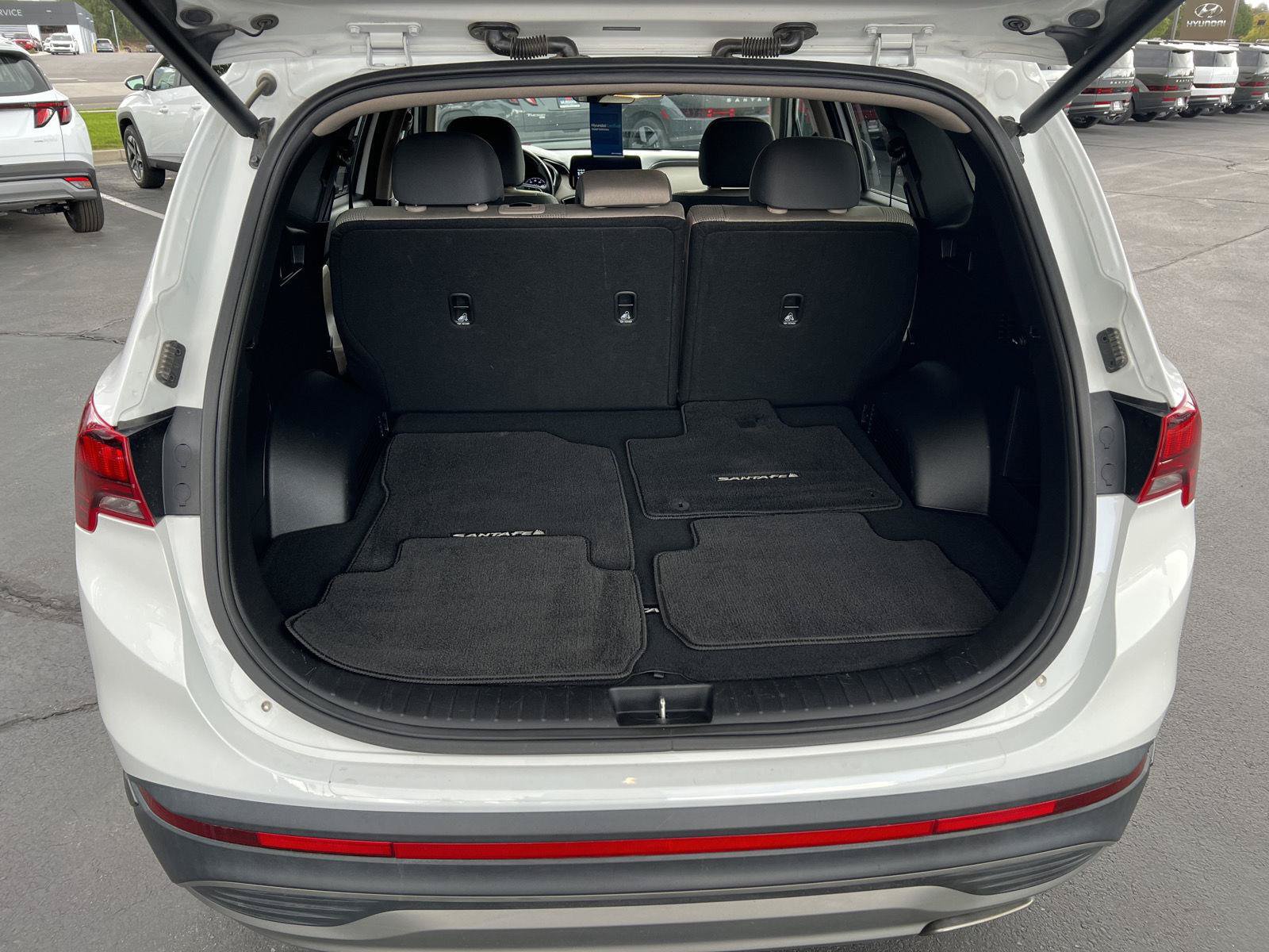 Certified 2023 Hyundai Santa Fe SEL w/ Cargo Package AWD/4WD image 9