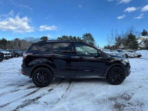 Used 2017 Ford Escape SE w/ Equipment Group 201A image 9