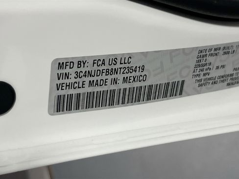 Used 2022 Jeep Compass Latitude AWD/4WD image 30